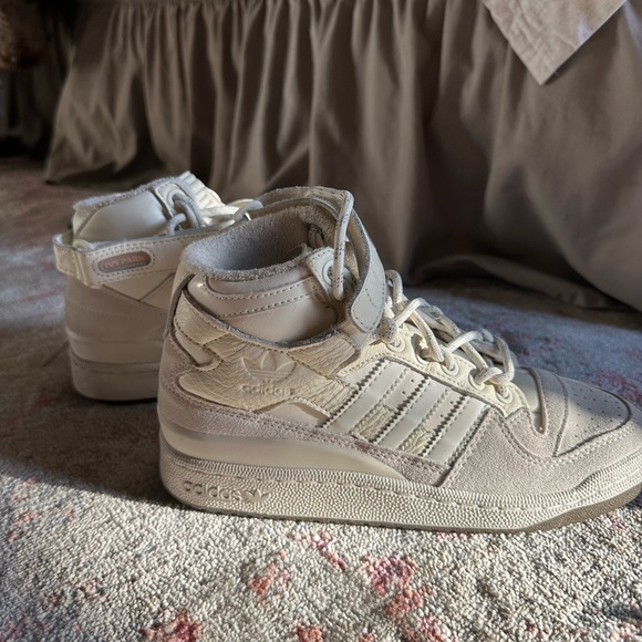 • Adidas Ivy Park High Top Sneakers • - Picture 5 of 5